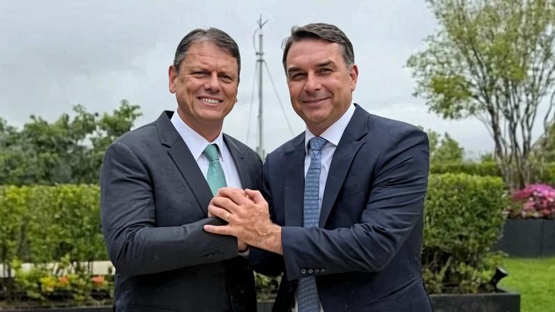 Tarcísio projetou um resultado "excepcional" nas urnas em outubro e reforçou críticas de Flávio à relação do atual governo com o agronegócio - (crédito: Reprodução/X)