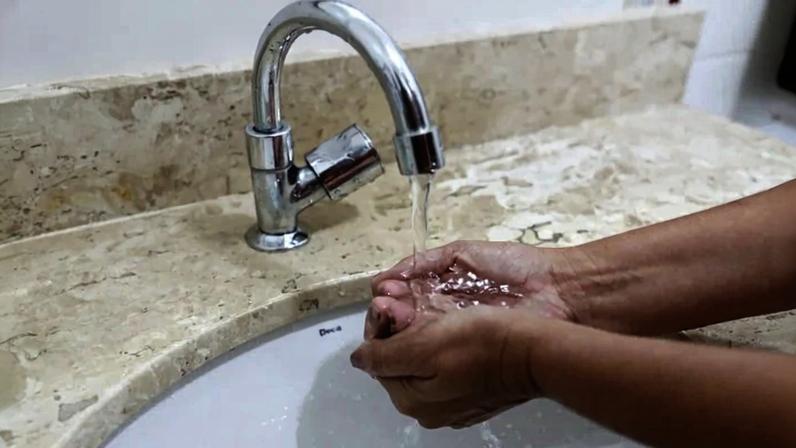 Caesb irá interromper fornecimento de água para realização de manutenção no sistema - (crédito: Paulo H. Carvalho/Agência Brasília)
