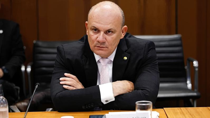 No texto, a oposição sustenta que a iniciativa abre um precedente ao atingir um ex-chefe do Executivo estadual por manifestações de caráter político. - (crédito: Marina Ramos / Câmara dos Deputados)