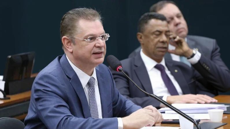 Sóstenes vê incoerência na proposta e defende "respeito à Constituição e limites entre os Poderes"