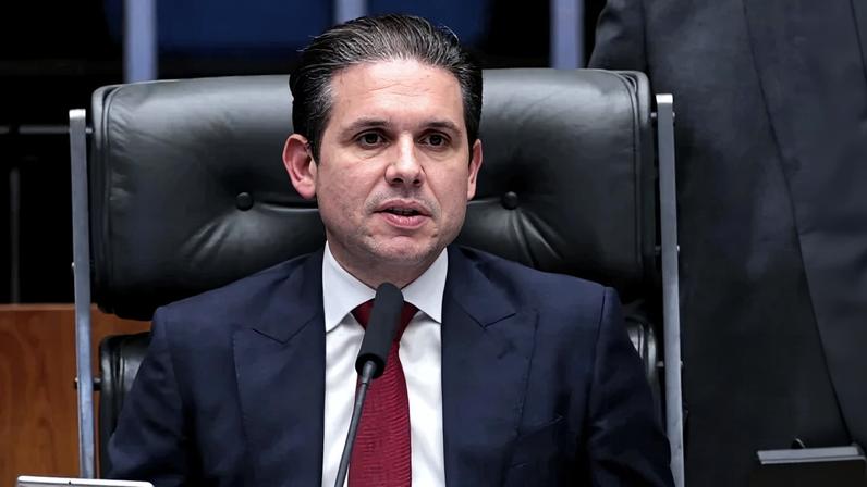 Ao se manifestar, Motta exaltou o legado de Oscar Schmidt. - (crédito: Foto: Bruno Spada/Câmara dos Deputados)