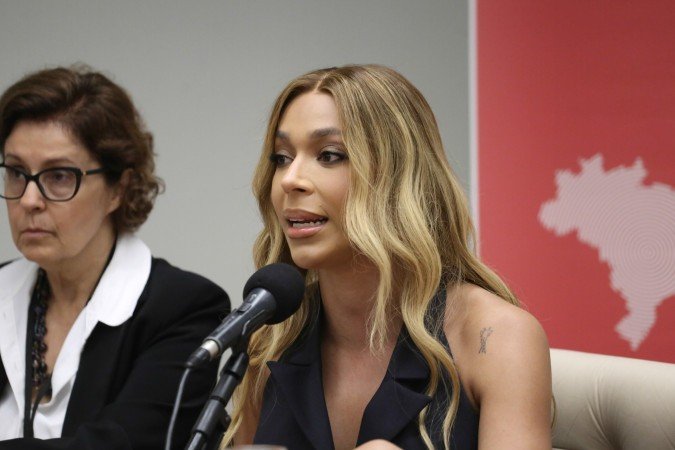 Erika Hilton classificou como "favorável e positiva" a composição anunciada pela presidência da Câmara para comandar a comissão especial que analisará a PEC - (crédito: Foto: Kayo Magalhães / Câmara dos Deputados)