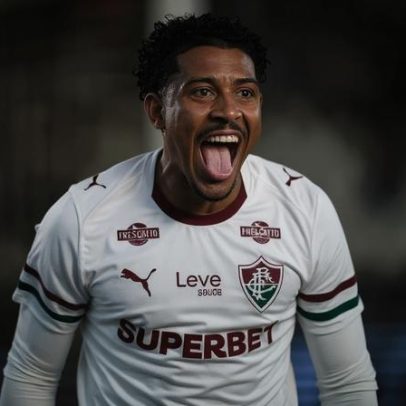 John Kennedy celebra gol e vitória do Fluminense sobre a Chapecoense
