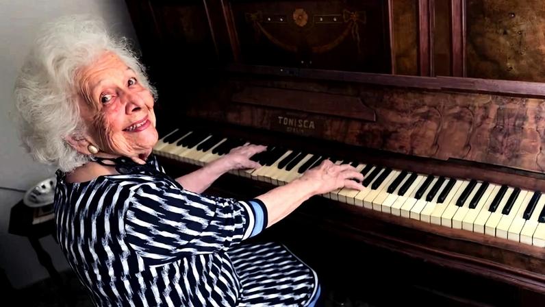 Cléa de Lourdes é movida pela paixão por música, dança, e outras culturas - (crédito: Minervino Júnior/CB/D.A.Press)