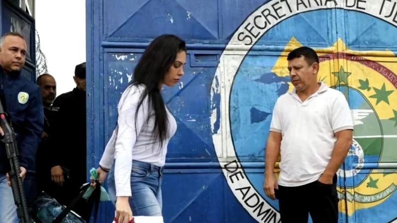 Monique Medeiros deixou a prisão na tarde desta segunda-feira (29/8)