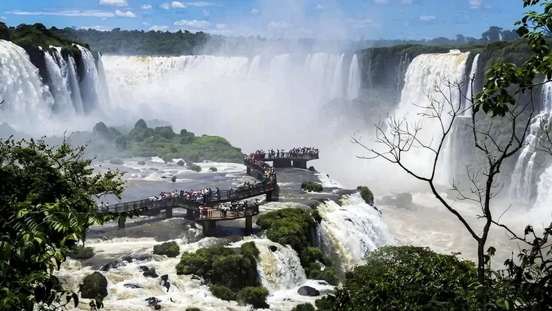 Desde 1986, o Parque Nacional do Iguaçu, no Paraná, é considerado patrimônio da humanidade pela Unesco - (crédito: Wikimedia Commons/Divulgação )