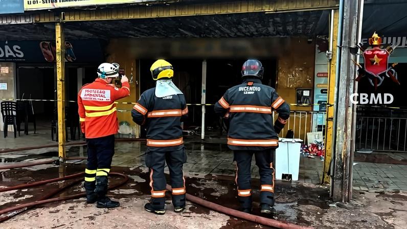 Uma padaria em São Sebastião pegou fogo na manhã deste sábado (18/4) - (crédito: Divulgação/CBMDF)