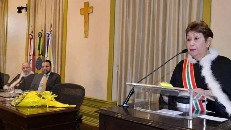 Daqui a pouco a gente vai estar no hall daqueles funcionários que trabalham em regime de escravidão