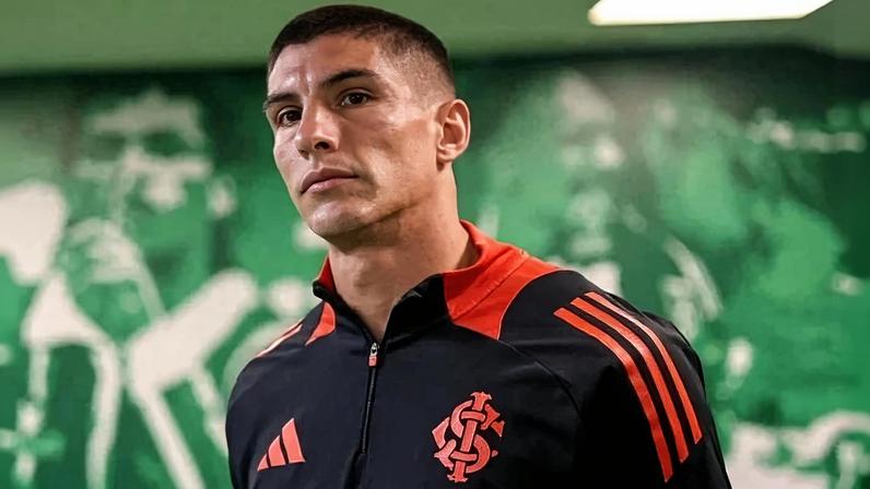 De molho, arqueiro colorado só poderá voltar no dia 9 de maio, contra o Coritiba - (crédito: Foto: Ricardo Duarte / Internacional)