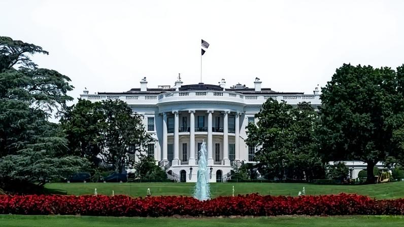 Teorias sobre ufologia foram divulgadas por canais ligados à direita norte-americana - (crédito: Casa Branca/Reprodução)