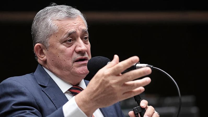 "Sou radicalmente contrário, na minha opinião, a socorrer o BRB", disse o ministro - (crédito: Bruno Spada/Câmara dos Deputados)