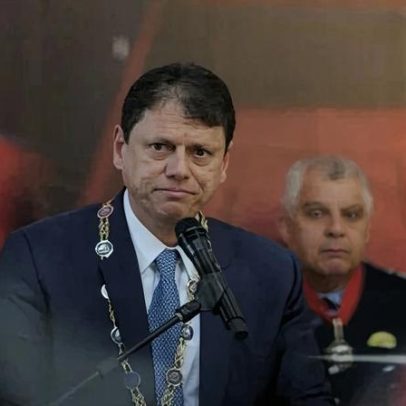 Tarcísio defende liberdade ao receber medalha em Ouro Preto