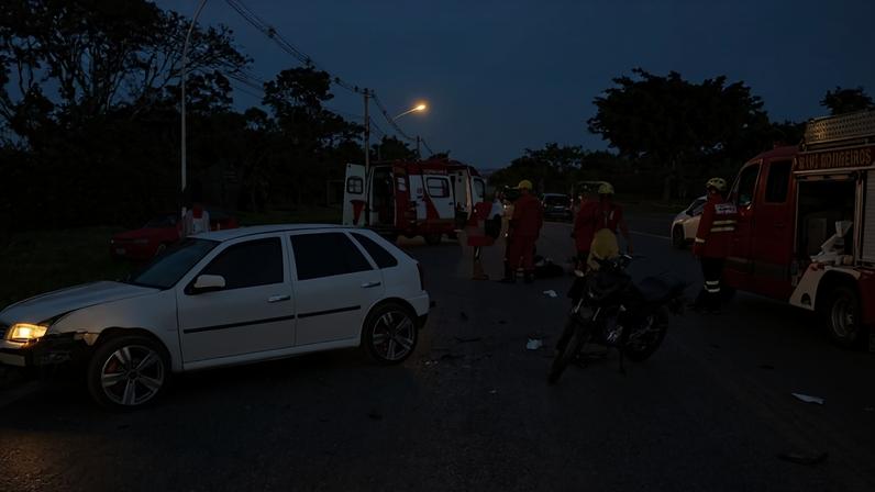 Colisão entre carro e moto deixa um ferido no Núcleo Rural Capoeira do Bálsamo - (crédito: CBMDF/Divulgação)