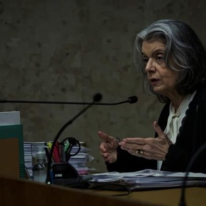 Cármen Lúcia diz que democracia é item de cesta básica na UnB