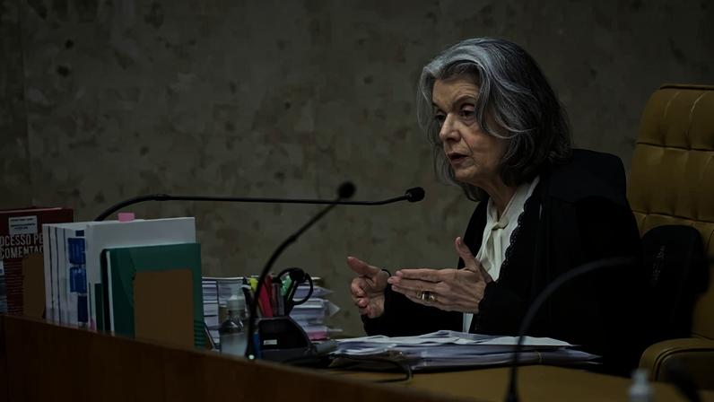 Cármen Lúcia compartilhou relatos pessoais sobre o impacto da ditadura militar na educação - (crédito: Luiz Silveira/STF)