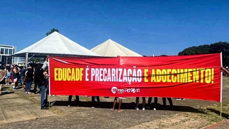 A paralisação reivindica o pagamento total do salário dos professores temporários após mudança na metodologia de cálculo da remuneração - (crédito: Gabriela Cidade/CB/D.A.Press)