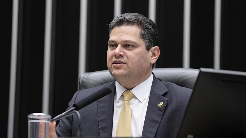 Alcolumbre retirou da deliberação trechos do veto presidencial à dosimetria que tratavam sobre a progressão para crimes hediondos - (crédito: Kayo Magalhães / Câmara dos Deputados)