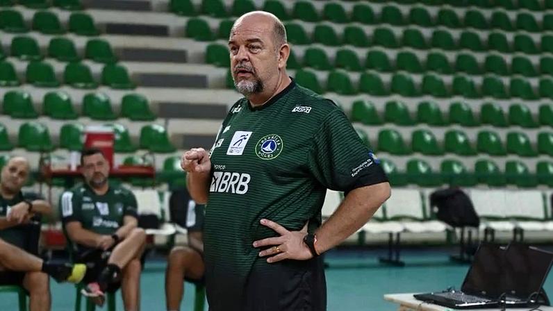 Spencer Lee comandou o Brasília Vôlei em duas temporadas, evitou o rebaixamento e esteve perto dos playoffs em 2025/2026 - (crédito: Rogério Guerreiro/Brasília Vôlei)