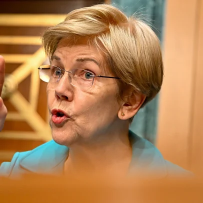 Senadora Warren discute com Warsh ativos e vínculos com Trump