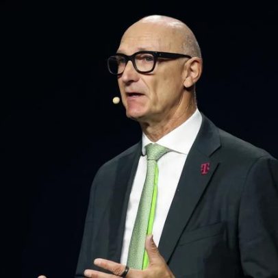 CEO da Deutsche Telekom abre caminho para acordo que define carreira