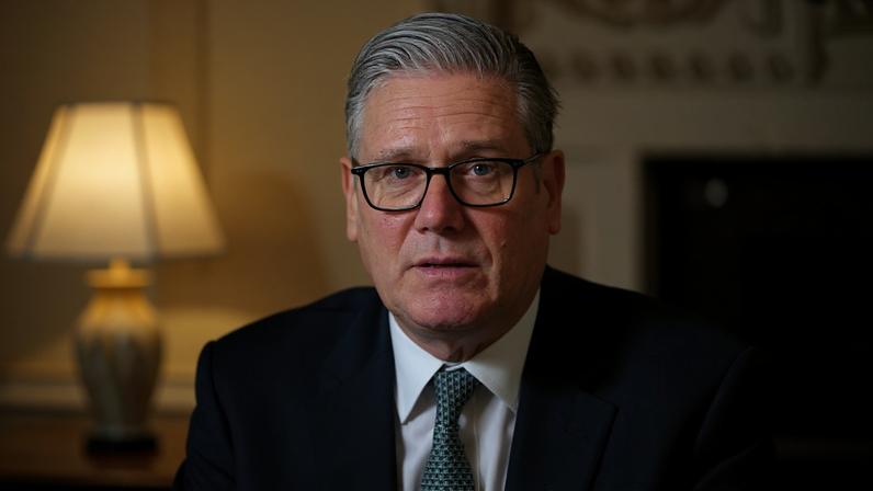 Mais tensão em torno de Starmer após pedidos de saída do PM ligados a Mandelson