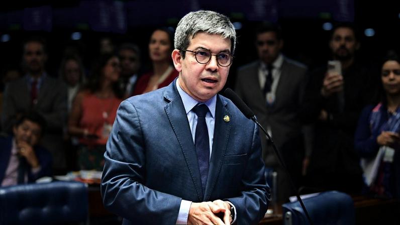O líder do governo no Congresso, Randolfe Rodrigues (Pedro França/Agência Senado)