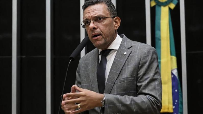 Otoni de Paula discursa na Câmara
