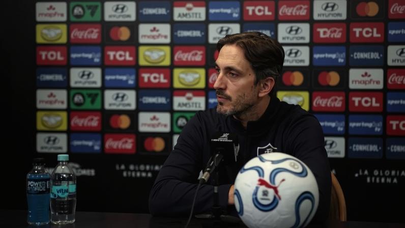 Zubeldia pistola quando perguntado sobre o mau momento do Fluminense na Libertadores.