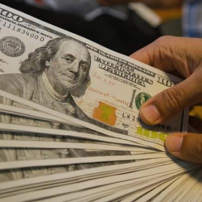 Dólar abre a R$5, EUA-Irã em pauta e inflação prevista