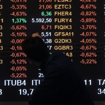 Ibovespa fecha em 196,8 mil pontos com pressão de Ambev e Embraer