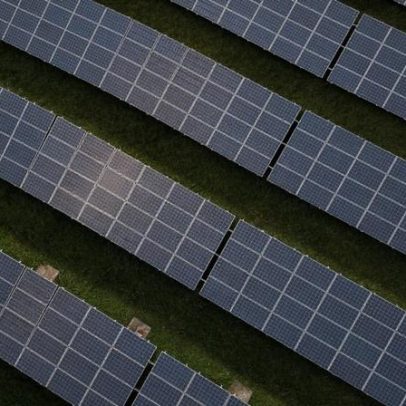 China aumenta vendas de painéis solares e carros elétricos em meio à guerra
