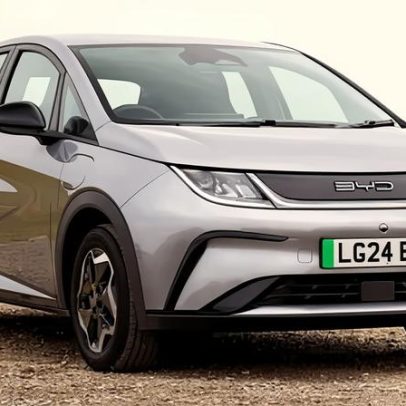 UE enfrenta choque chinês com importação de EVs e excedente recorde da China