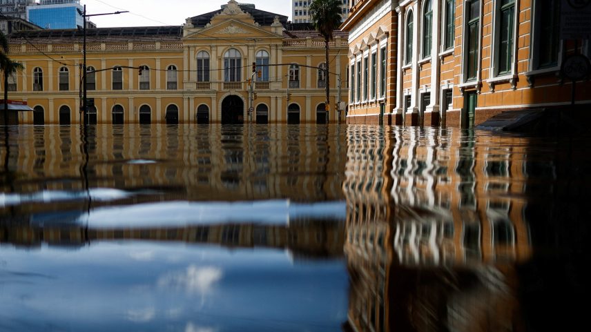 Enchente histórica atingiu o Mercado Público de Porto Alegre em maio de 2024. — Foto: Adriano Machado/Reuters