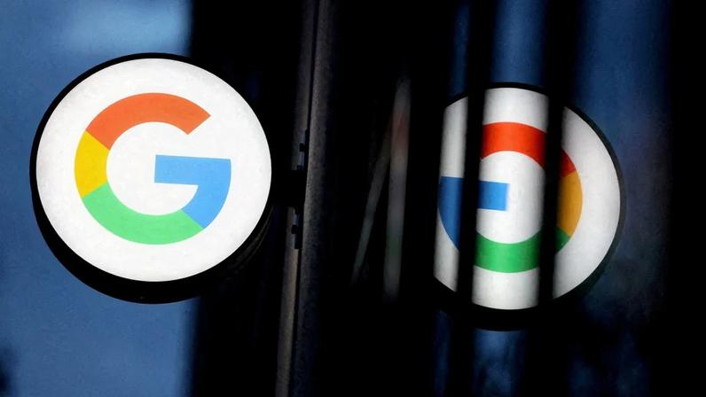 Logotipo do Google espelhado em uma parede