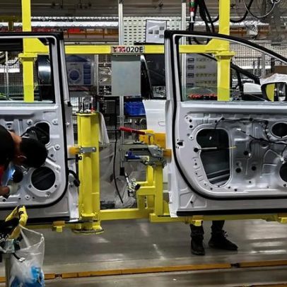 China impulsiona o mercado de veículos elétricos entre ambição e dificuldades