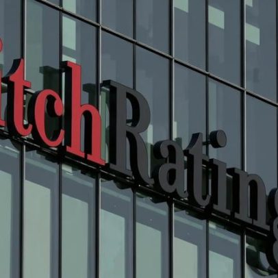 Fitch aponta piora do risco de crédito dos EUA com guerra e IA