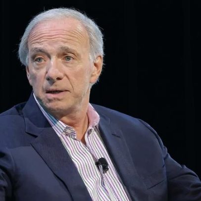 EUA em estagflação; corte de juros seria erro grave, diz Ray Dalio