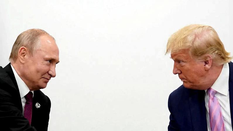 Donald Trump e Vladimir Putin na cúpula do G20 em Osaka 28/6/2019 REUTERS/Kevin Lamarque