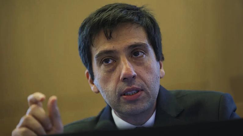 O ex-diretor de política econômica do Banco Central do Brasil, Diogo Guillen, participa de uma coletiva de imprensa na sede do Banco Central do Brasil, em Brasília, em 27 de março de 2025. REUTERS/Adriano Machado