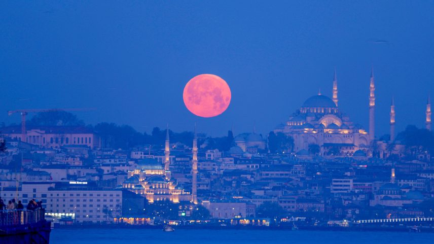 Lua Rosa: por que esse nome vai brilhar no céu hoje