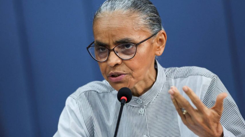 A ministra do Meio Ambiente e Mudanças Climáticas do Brasil, Marina Silva, discursa durante uma coletiva de imprensa em Brasília, Brasil, em 31 de outubro de 2025. REUTERS/Adriano Machado