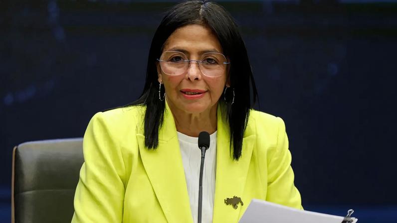 A vice-presidente e ministra do Petróleo da Venezuela, Delcy Rodriguez, fala com a imprensa em Caracas, Venezuela, em 10 de março de 2025. REUTERS/Leonardo Fernandez Viloria/Foto de arquivo