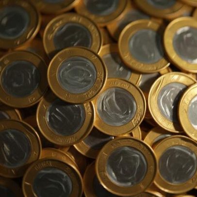 Mercado financeiro revisa para baixo déficit e dívida em 2026 e 2027