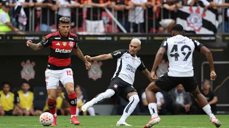 Carrascal em Flamengo x Corinthians — Foto: REUTERS/Adriano Machado