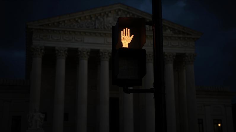 O prédio da Suprema Corte dos EUA, onde os juízes divulgaram a decisão derrubando as amplas tarifas impostas pelo presidente Donald Trump