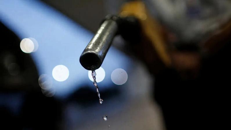 Bomba de abastecimento de gasolina em posto de combustíveis