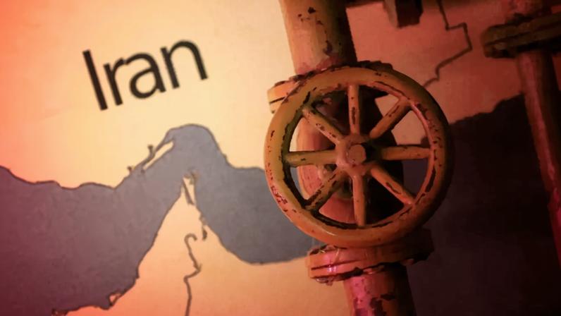 Foto de arquivo: Mapa mostrando o Estreito de Ormuz e o Irã é visto ao fundo de um oleoduto em 3D nesta ilustração feita em 22 de junho de 2025. REUTERS/Dado Ruvic/Illustration/File Photo