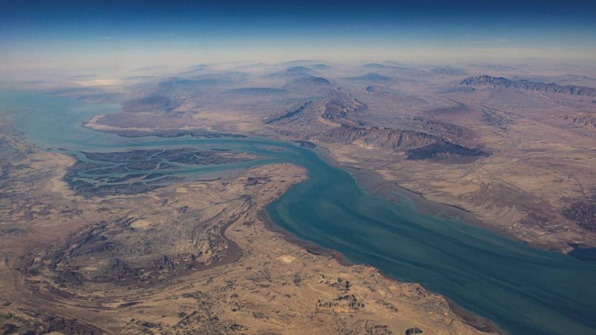 Vista aérea da costa iraniana e da ilha de Qeshm, no estreito de Ormuz - 10/12/2023 (Foto: REUTERS/Stringer)