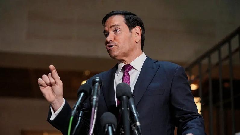 Secretário de Estado dos EUA, Marco Rubio, fala à imprensa no dia de um briefing para líderes do Congresso sobre a situação no Irã, no Capitólio, em Washington, D.C., em 2 de março de 2026. REUTERS/Ken Cedeno