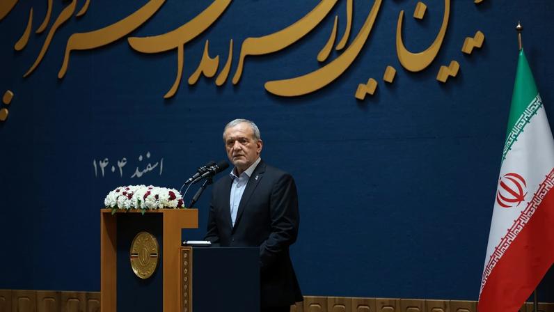 Presidente iraniano Masoud Pezeshkian em Teerã